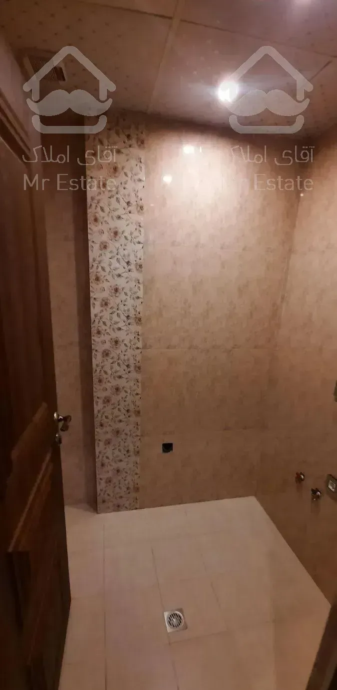 ۱۴۵ متر رو به افتاب / تک واحدی /۲پارکینگ سندی