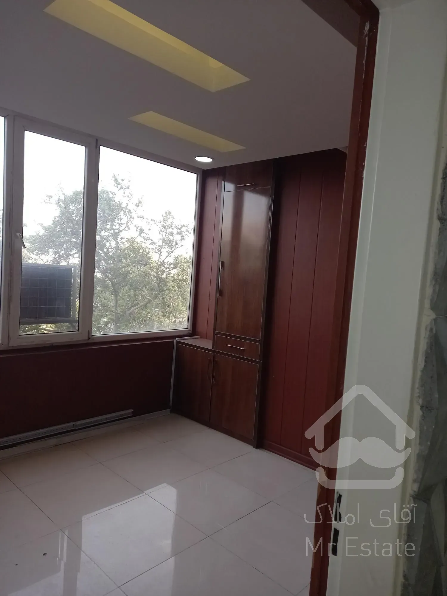 اجاره و رهن دفتر کار موقعیت اداری زعفرانیه 155  متر شیک