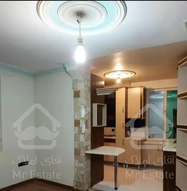 ۴٠ متری / طبقه اول / چسب مترو