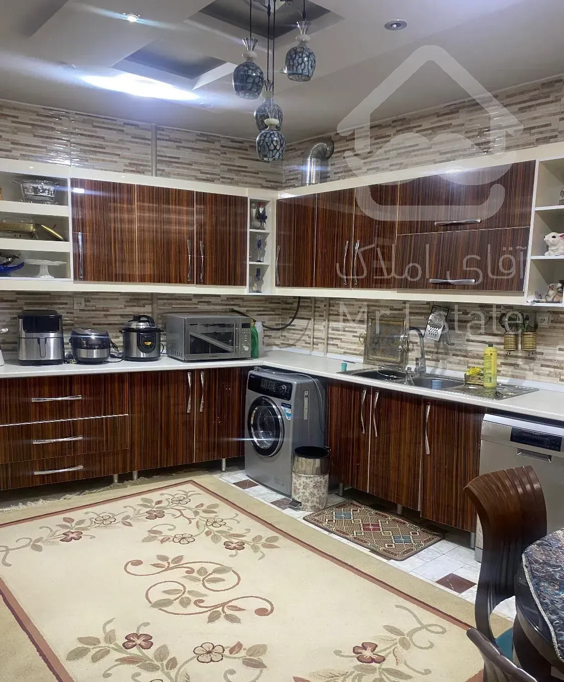 آپارتمان طبقه دوم پنج رمضان