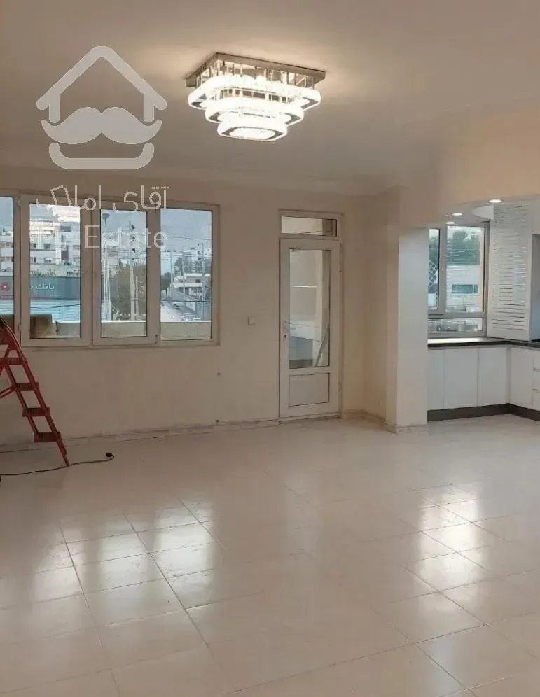 سه خواب مستردار غرق در نور