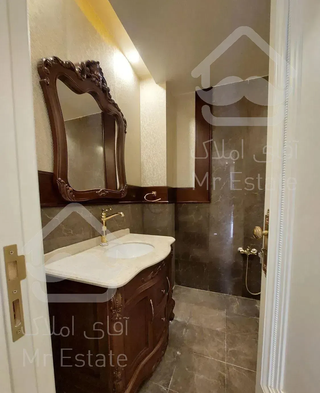 آپارتمان ۳۰۰ متر سه خواب  کلید نخورده