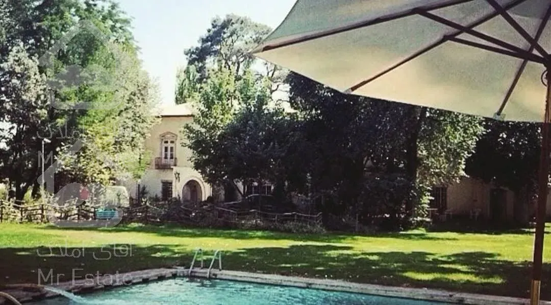 کاخ ویلا۳۵۰۰۰متری، استخردار