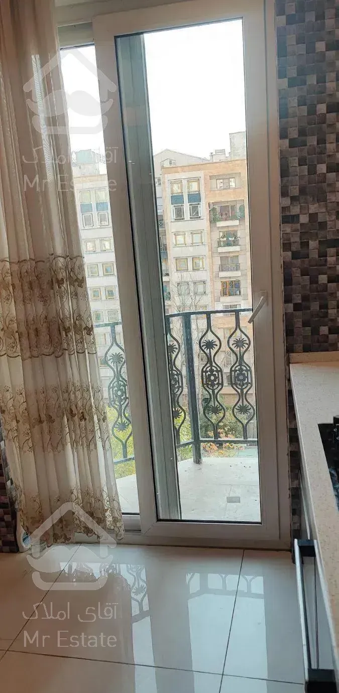 ۱۲۷متر/سه خواب/برج باغ برند ازگل/دو پارکینگ