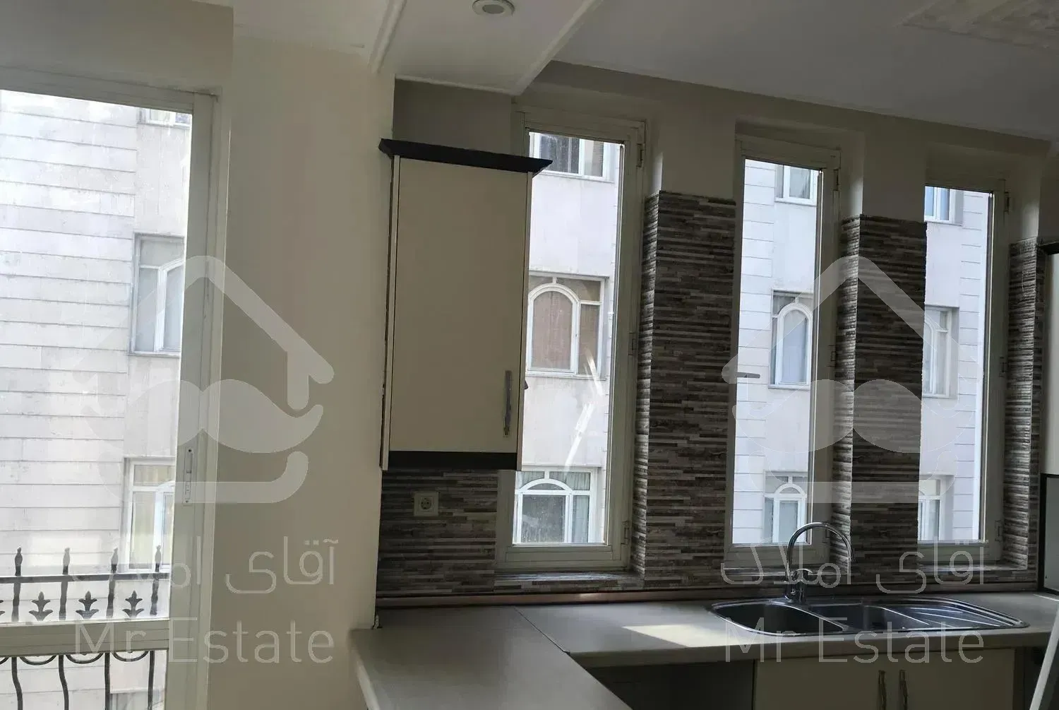 93متر غرق در نور / دسترسی مناسب باغ فردوس