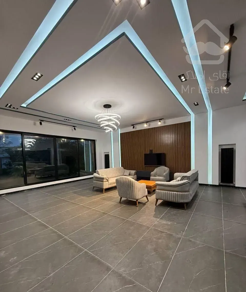 اصفهانی پول نیاز۲میلیاردزیرق/مت/۷۰۰مترفول امکانات