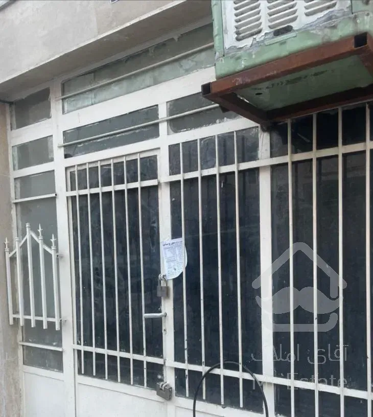 آپارتمان به همراه یک مغازه 12متری