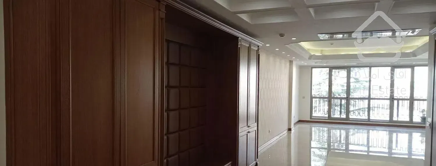 حکمت ۲۰۰ متر برند ۳ خواب ۲پارکینگ تخلیه