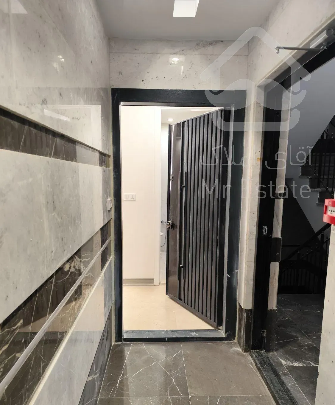 فروش آپارتمان۱۹۶ متری۳ خوابه پلان بینظیردردزاشیب