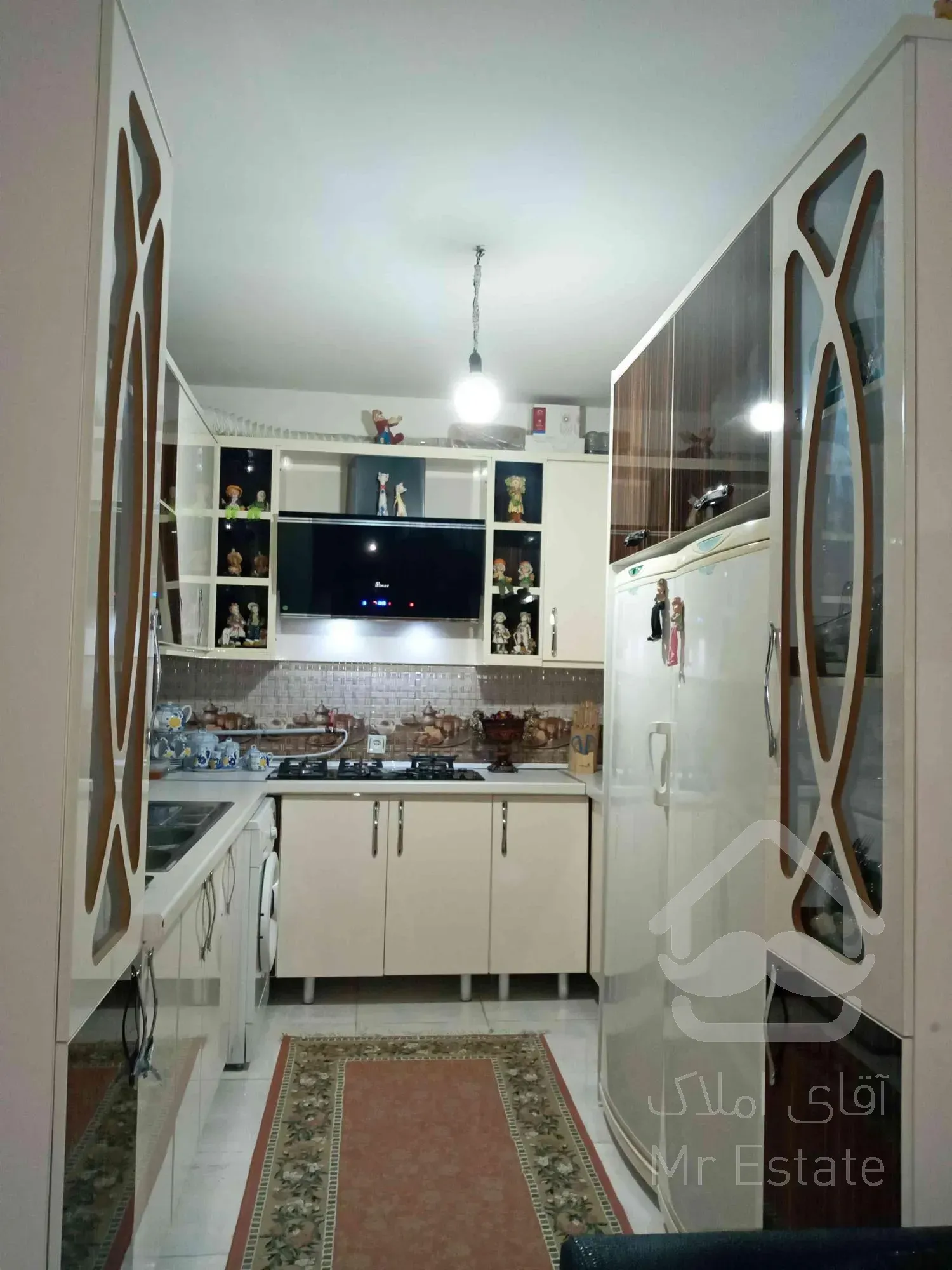 سه طبقه و نیم نوساز