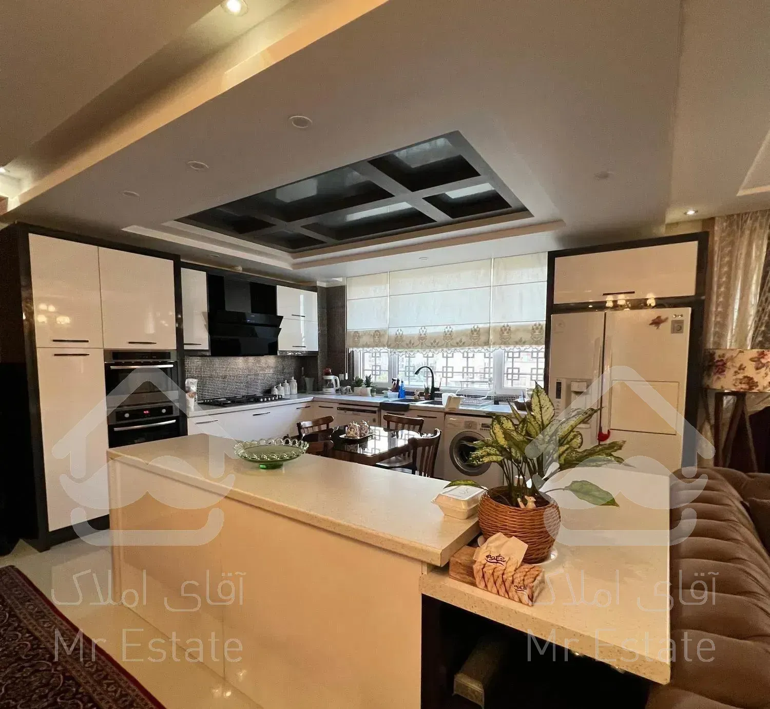 ۱۸۶متر/فول/ط۵/دو طرف نورگیر/۲پارکینگه بدون پرتی