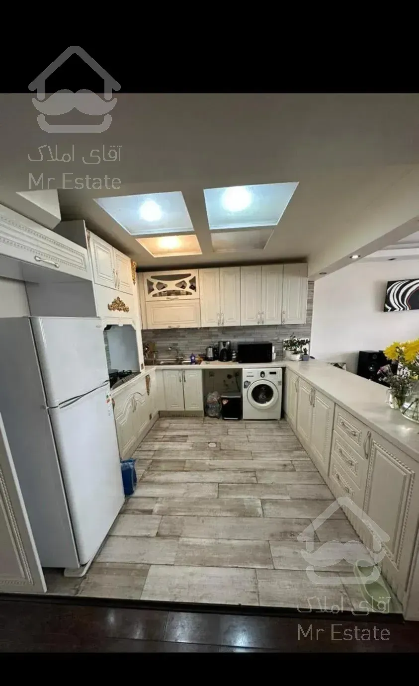 ۱۳۰متر،ونک،خ ونک بسیارتمیزوشیک مستر تازه بازسازی