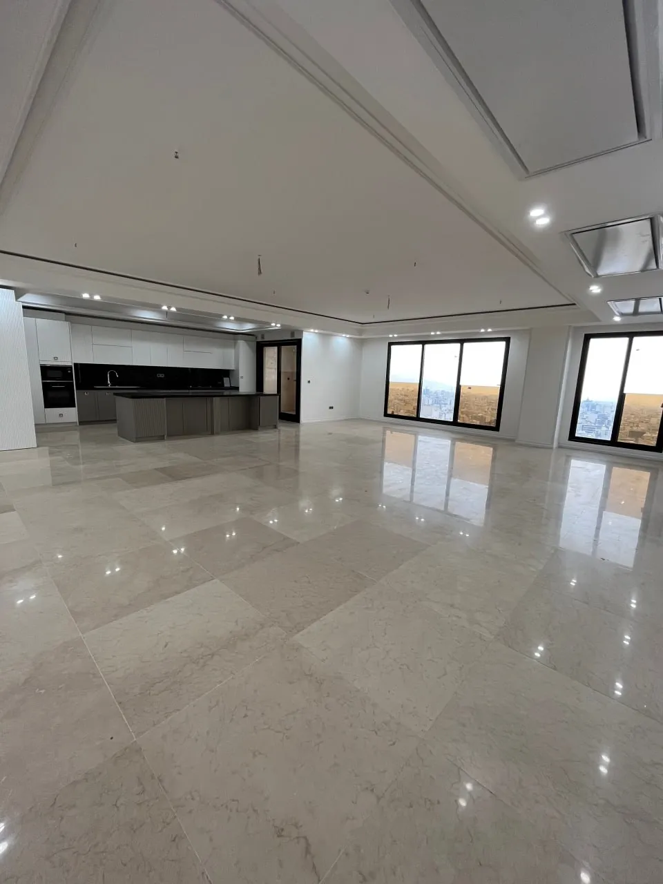 فروش واحد 200متری 3 خواب قیطریه غرق در نور