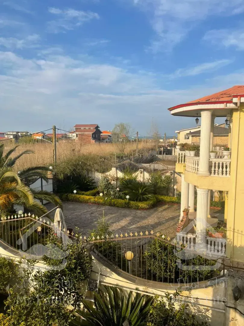 عمارت بزرگ لاکچری ساحلی