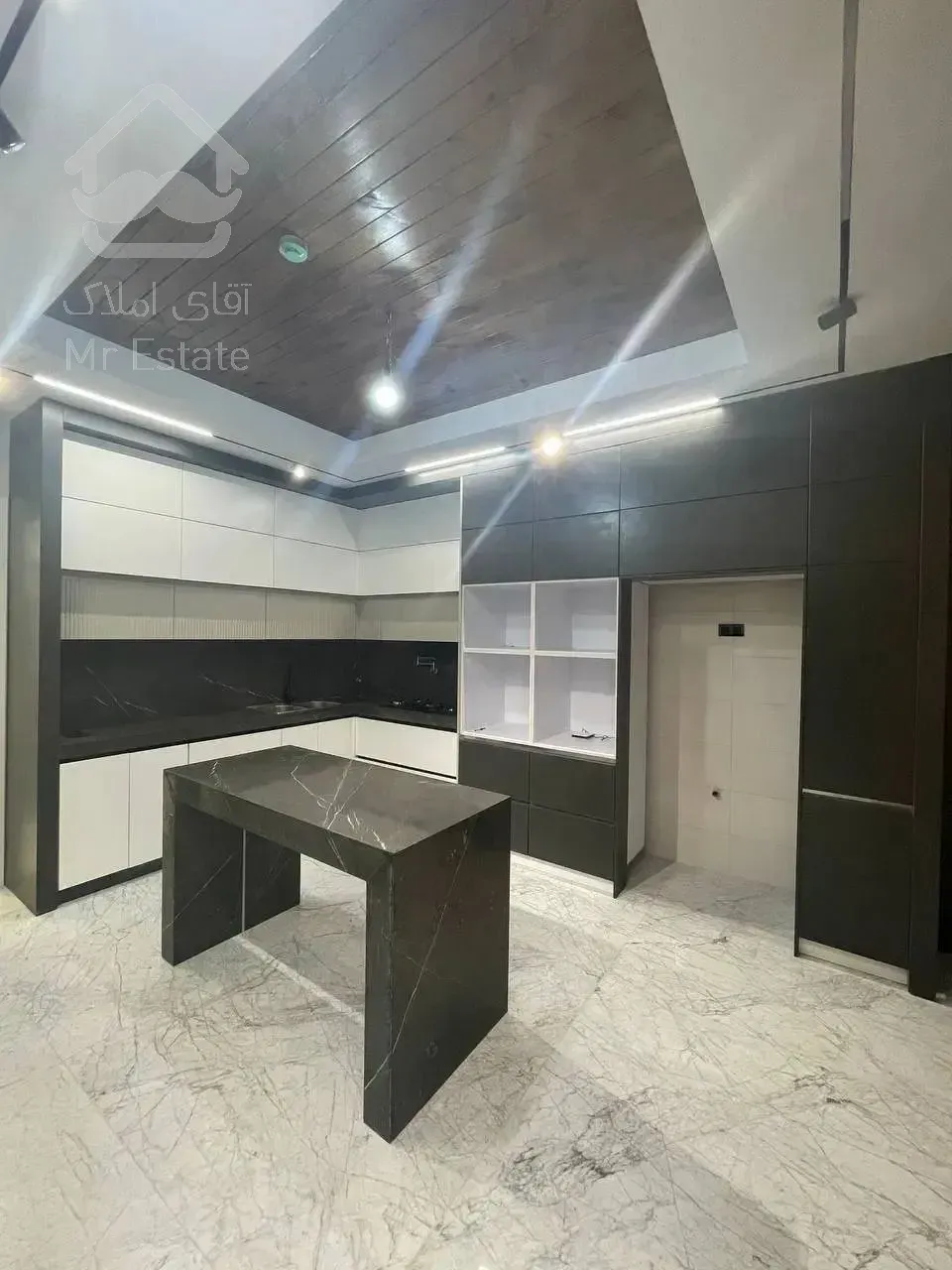 فروش ویلای تریبلکس با معماری مدرن و استخر