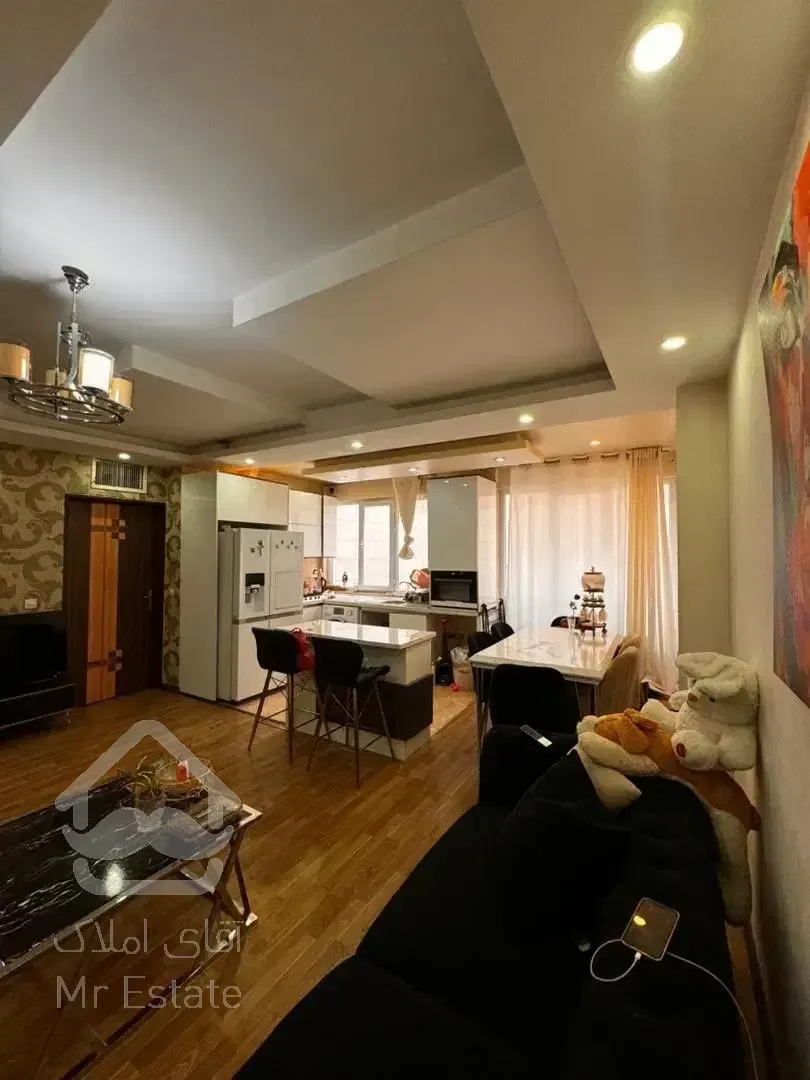 93متر/ دوخواب/ فول امکانات/ بالکن شیشه ای/ لاکچری