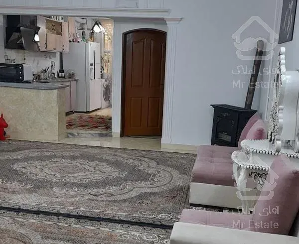 اپارتمان ۹۵متری.همکف.کف سرامیک.پارکینگ دارد.