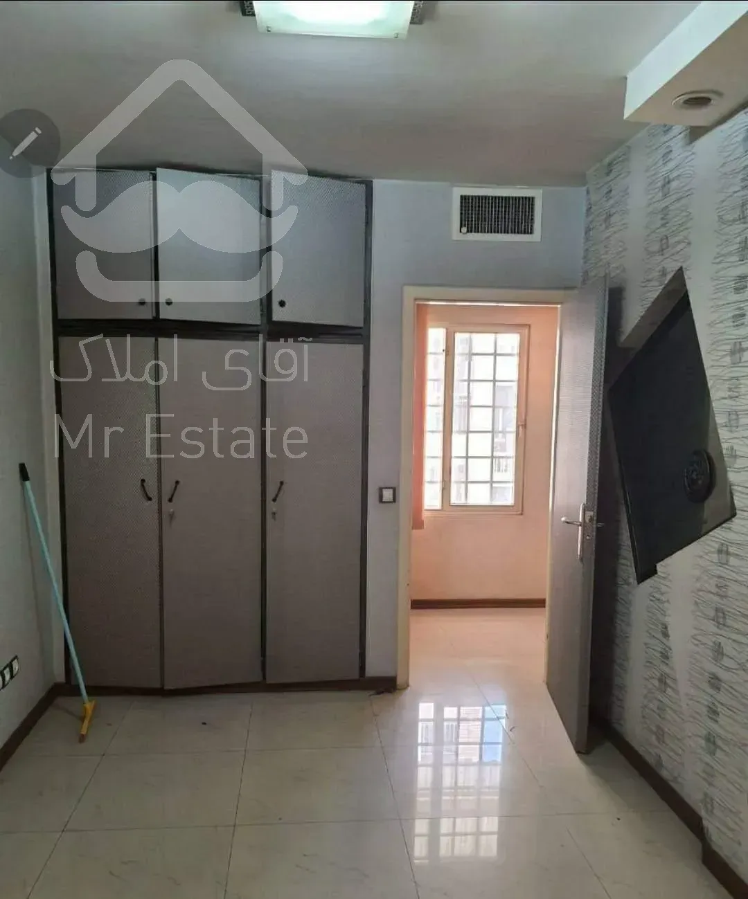 65 متر، میدان فاطمی، موقعیت اداری