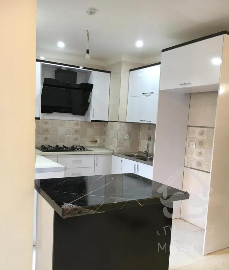 ۱۳۵ متر آپارتمان۳ خوابه نوساز بلوار کشاورز غربی