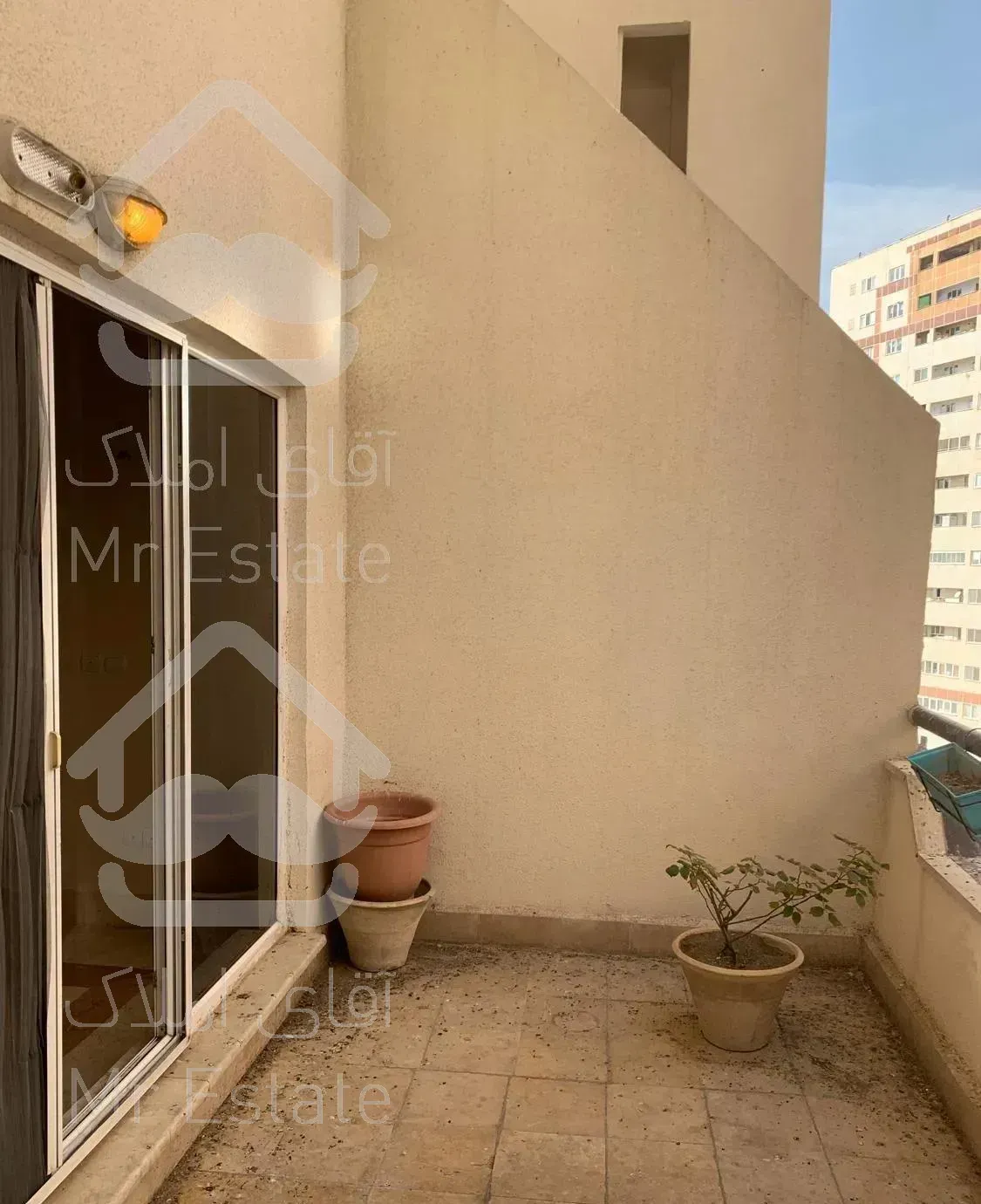 ١٤٠متر٣خواب ٢تراس کوى فراز(علوم پزشکى)