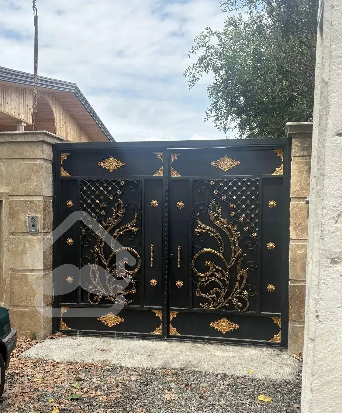 ویلایی ۳۰۰متری با ۱۵۰متر بنا شخصی ساز