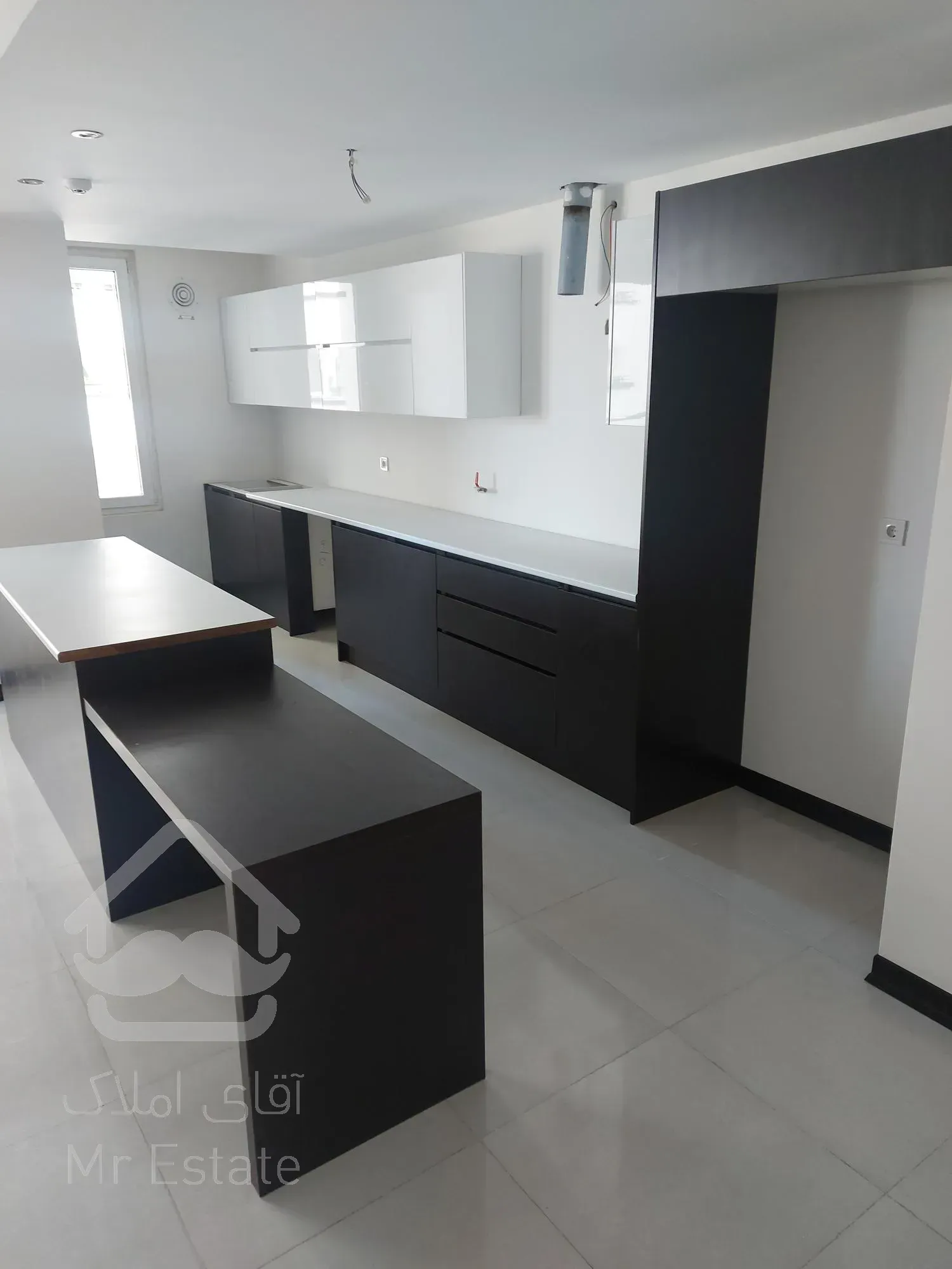 فروش ۱۴۸ متری برج سفید دریاچه