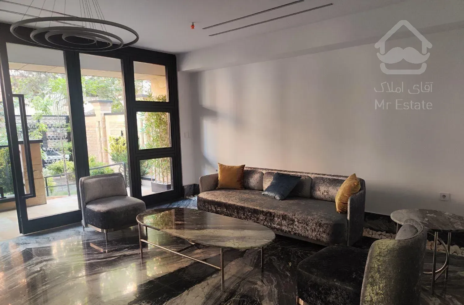 ۱۳۸ متری تکواحدی ۲ نبش غرق در نور