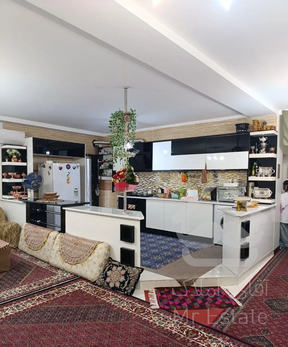 آپارتمان ۱۱۰ متری ۲ خوابه/ خ خاتم الانبیا