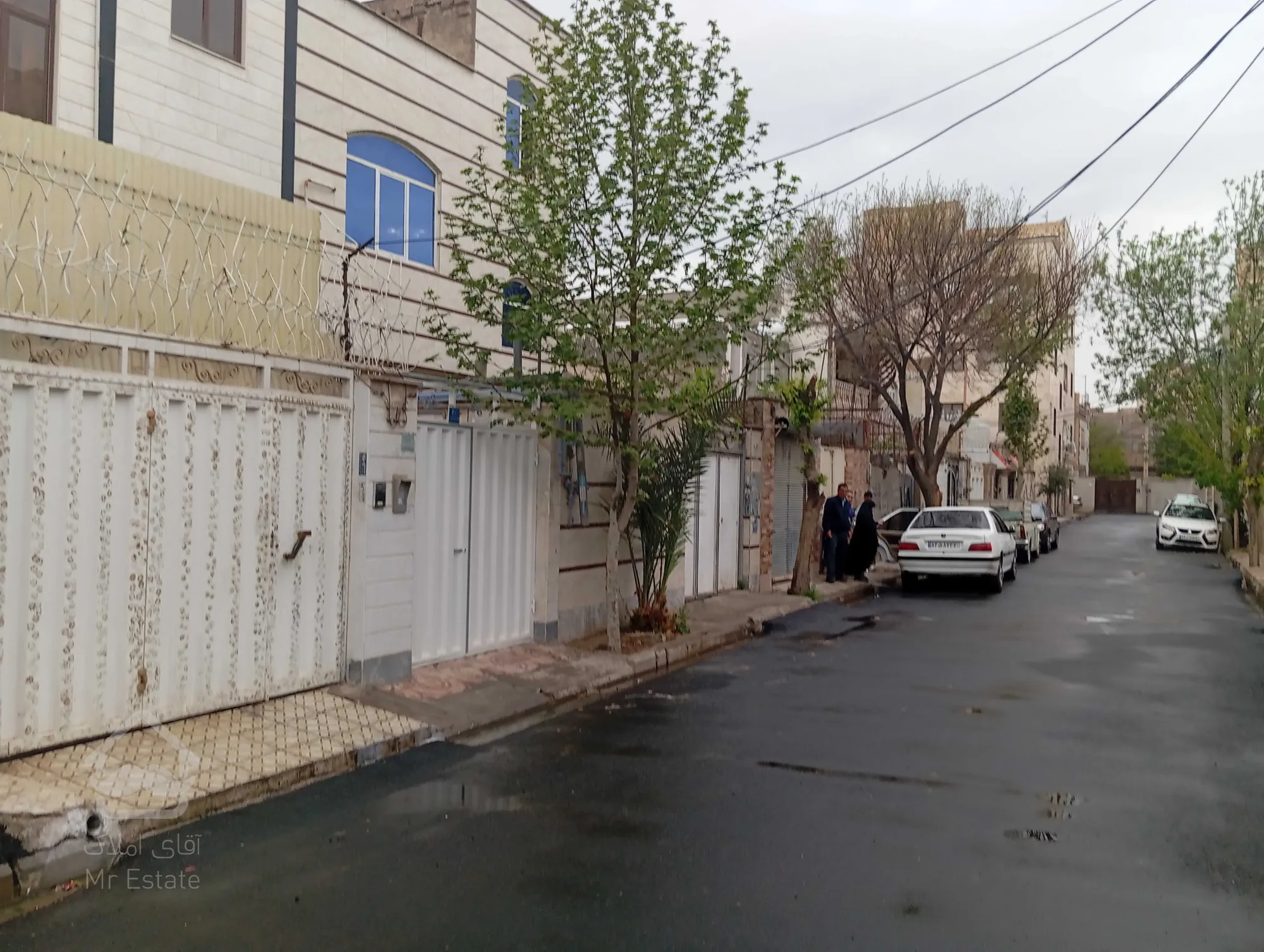 آپارتمان با حیاط اختصاصی