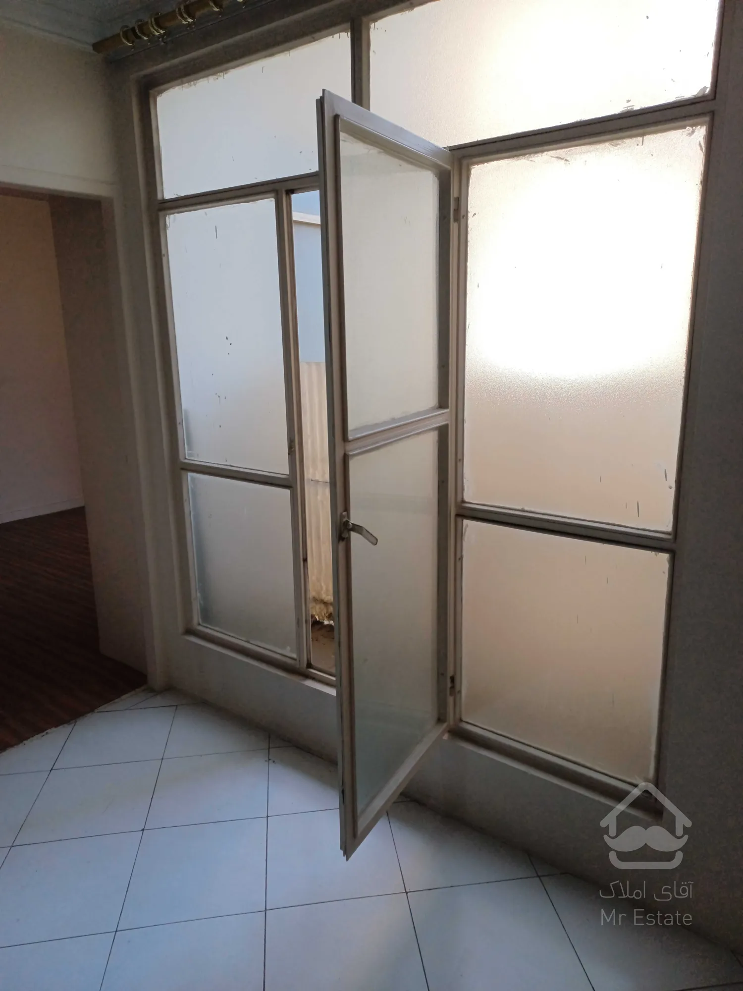 آپارتمان ۶۴ متری آماده سکونت و تخلیه