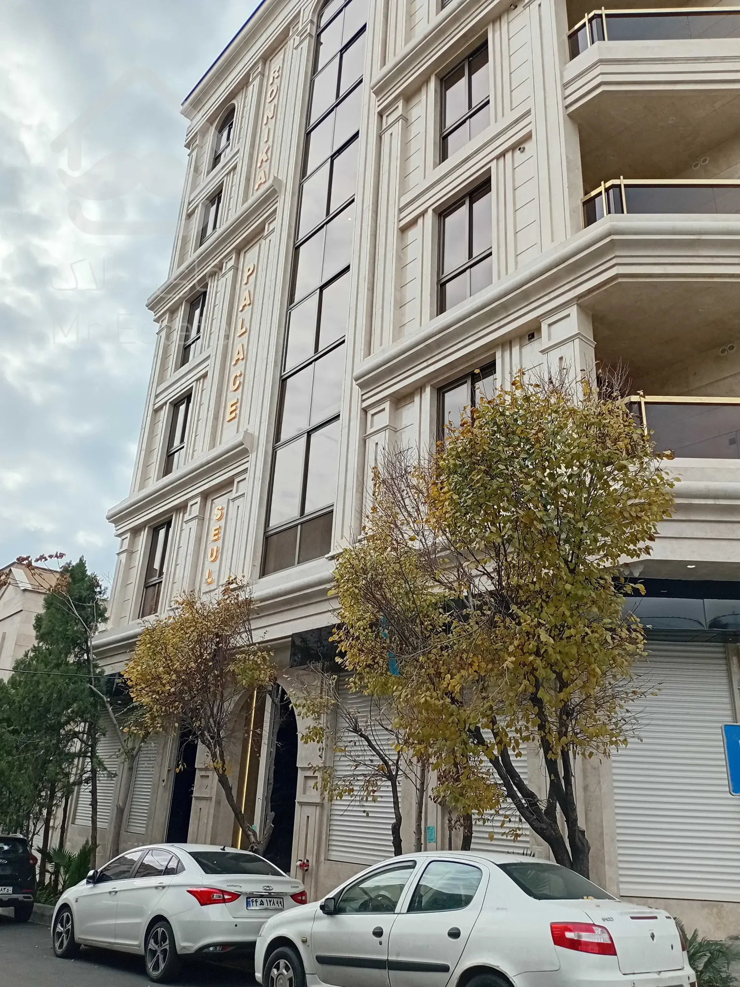 فروش 2 واحد تجاری به همراه 5 واحد مسکونی در منطقه 3 تهران