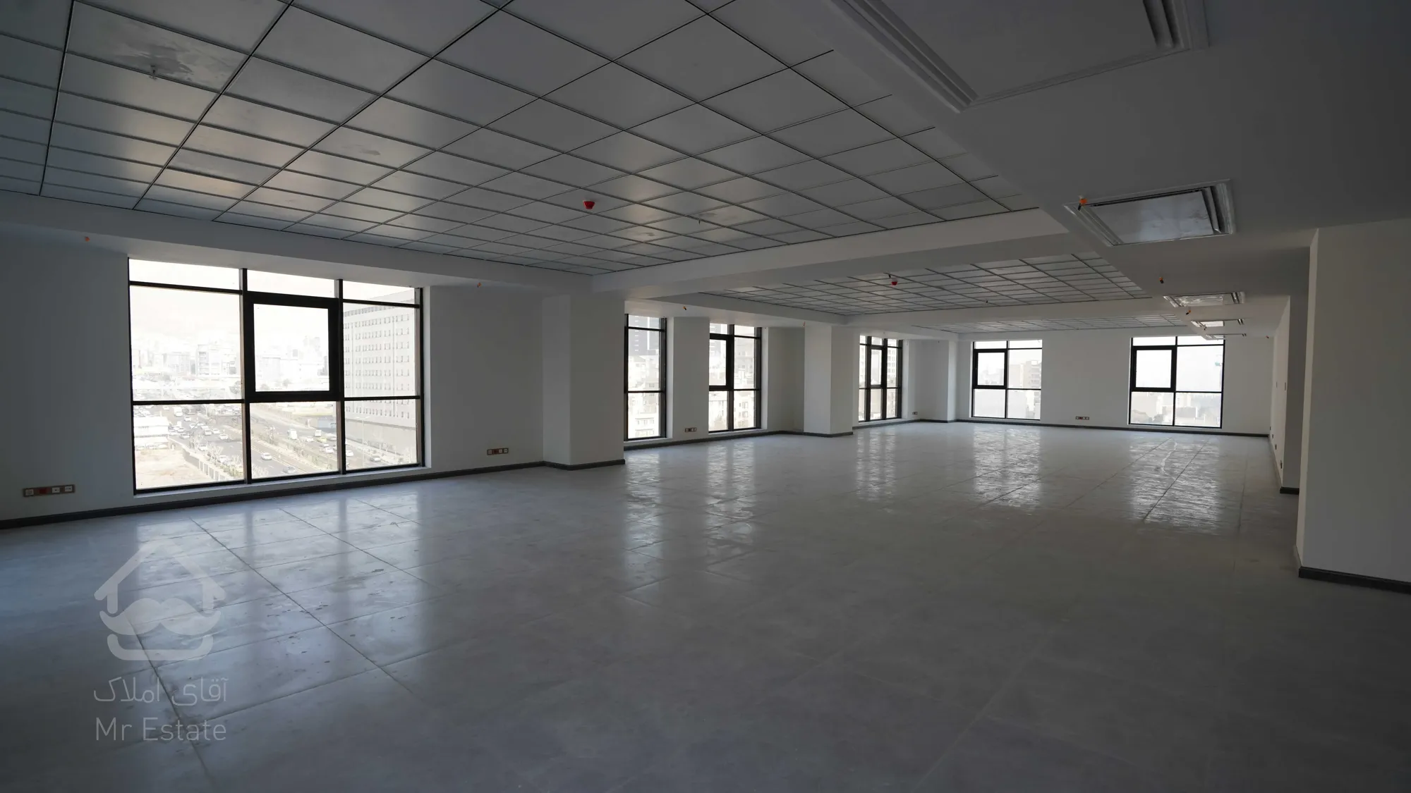 واحدهای اداری در رونیکاپالاس غروی  و با موقعیت عالی/شروع یک بیزینس موفق