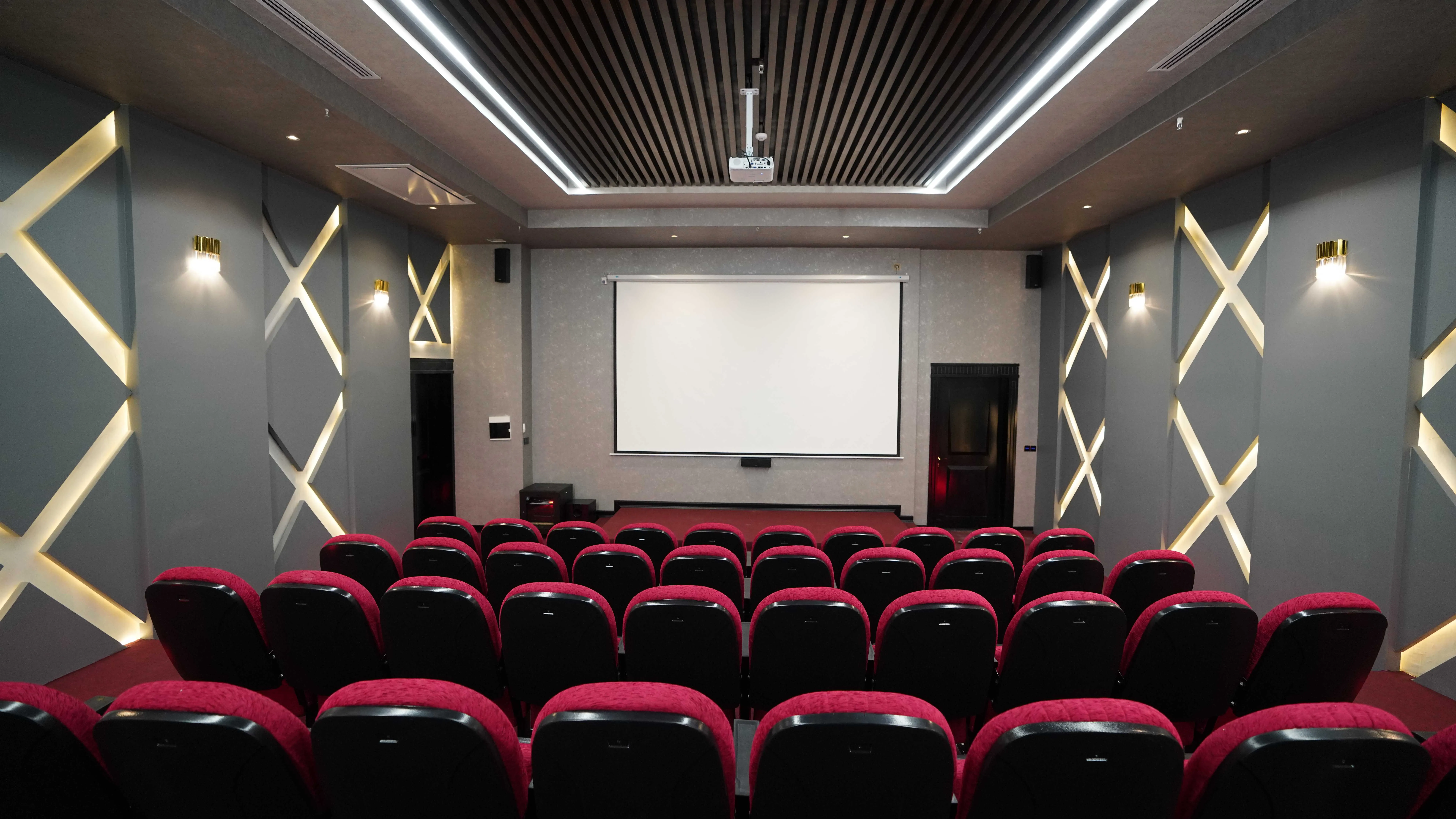 رونیکا پالاس نیایش برای آنها که خانه را فقط سقف نمی دانند