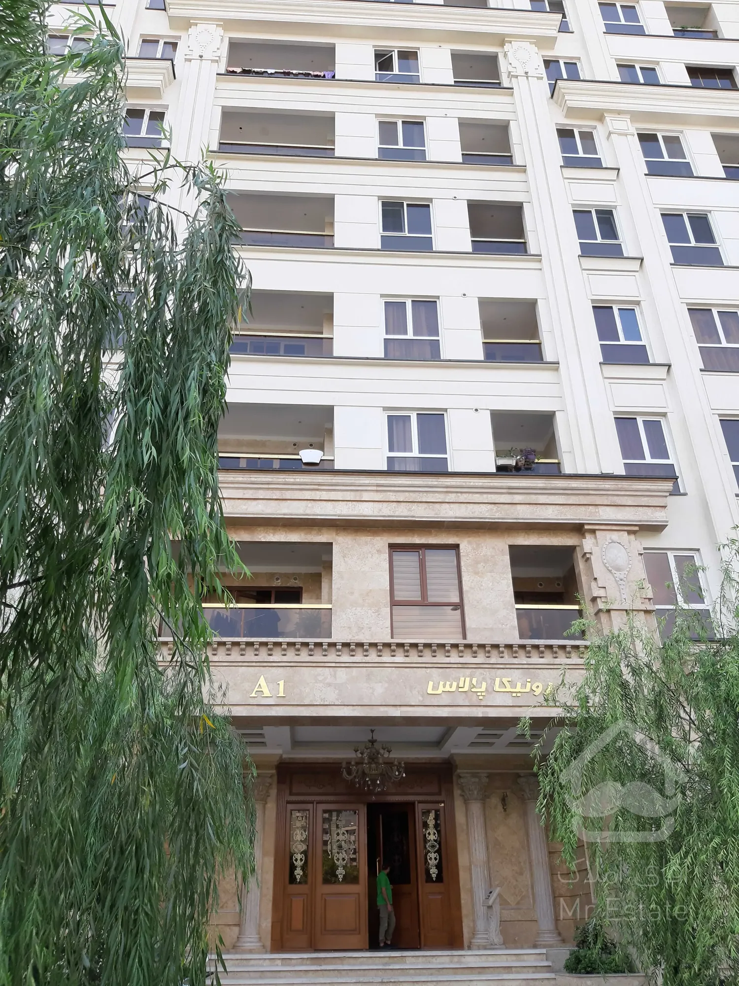 فروش آپارتمان سه خوابه در برج فول هتلینگ رونیکاپالاس هروی با 60 متر پاسیوی اختصاصی