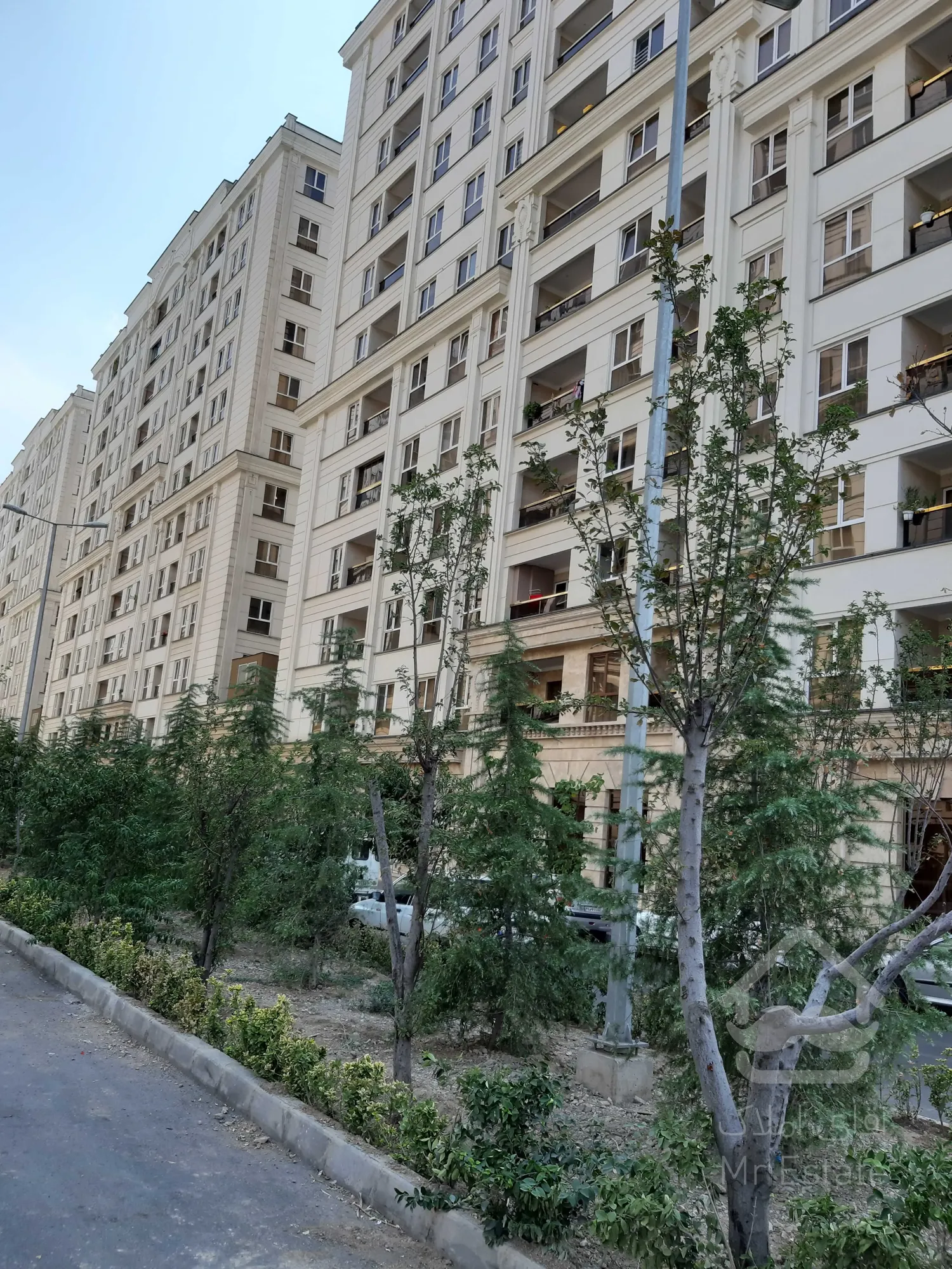 فروش آپارتمان 3 خوابه فول امکانات در برج رونیکاپالاس هروی