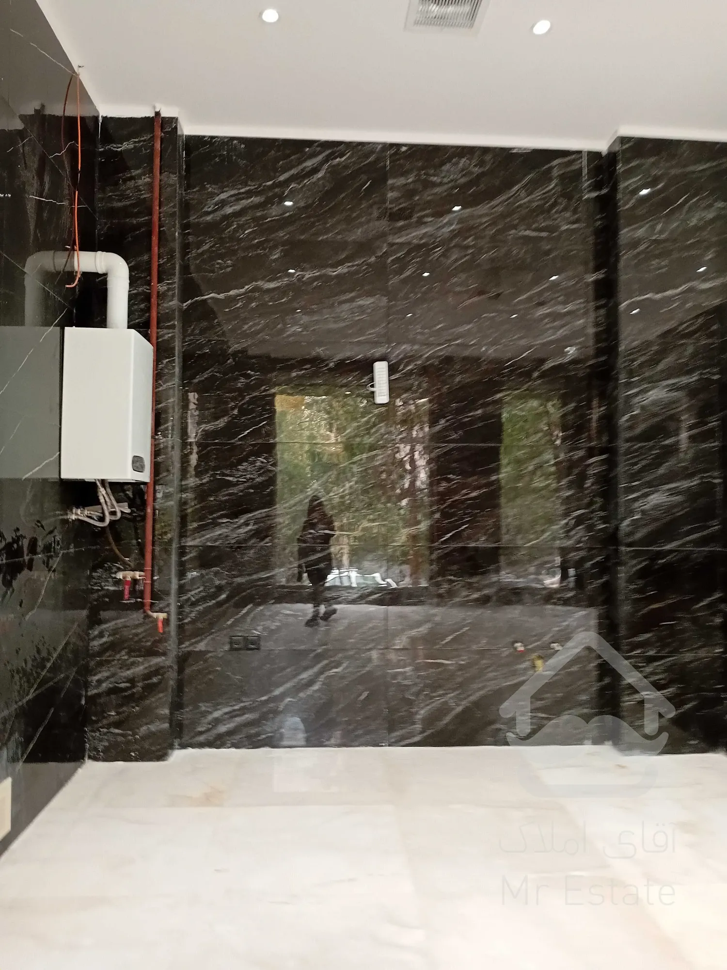 فروش یک آپارتمان 5 واحدی و 2 واحد تجاری به صورت یکجا