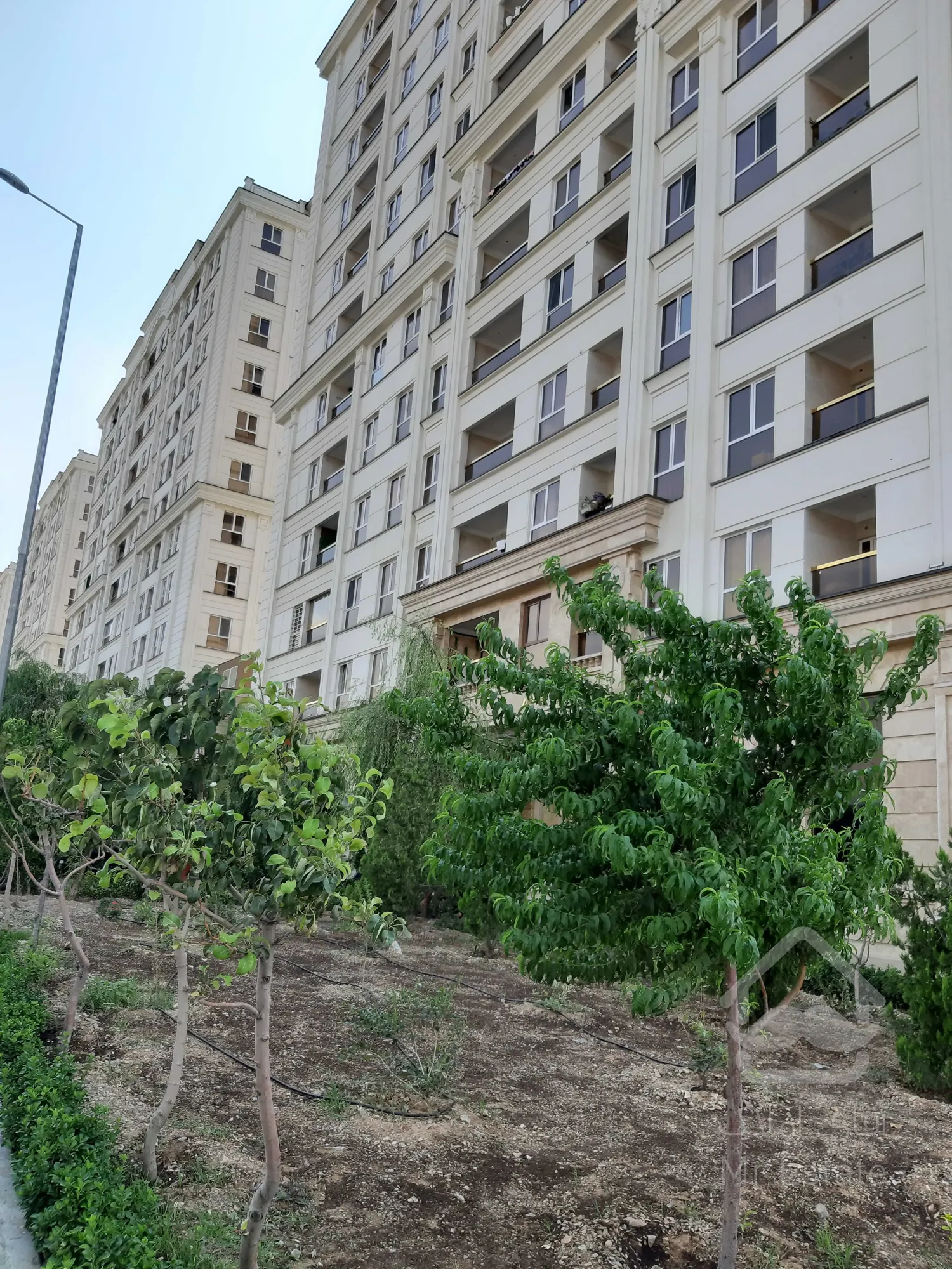 فروش آپارتمان سه خوابه 177 متری لوکس در رونیکاپالاس هروی