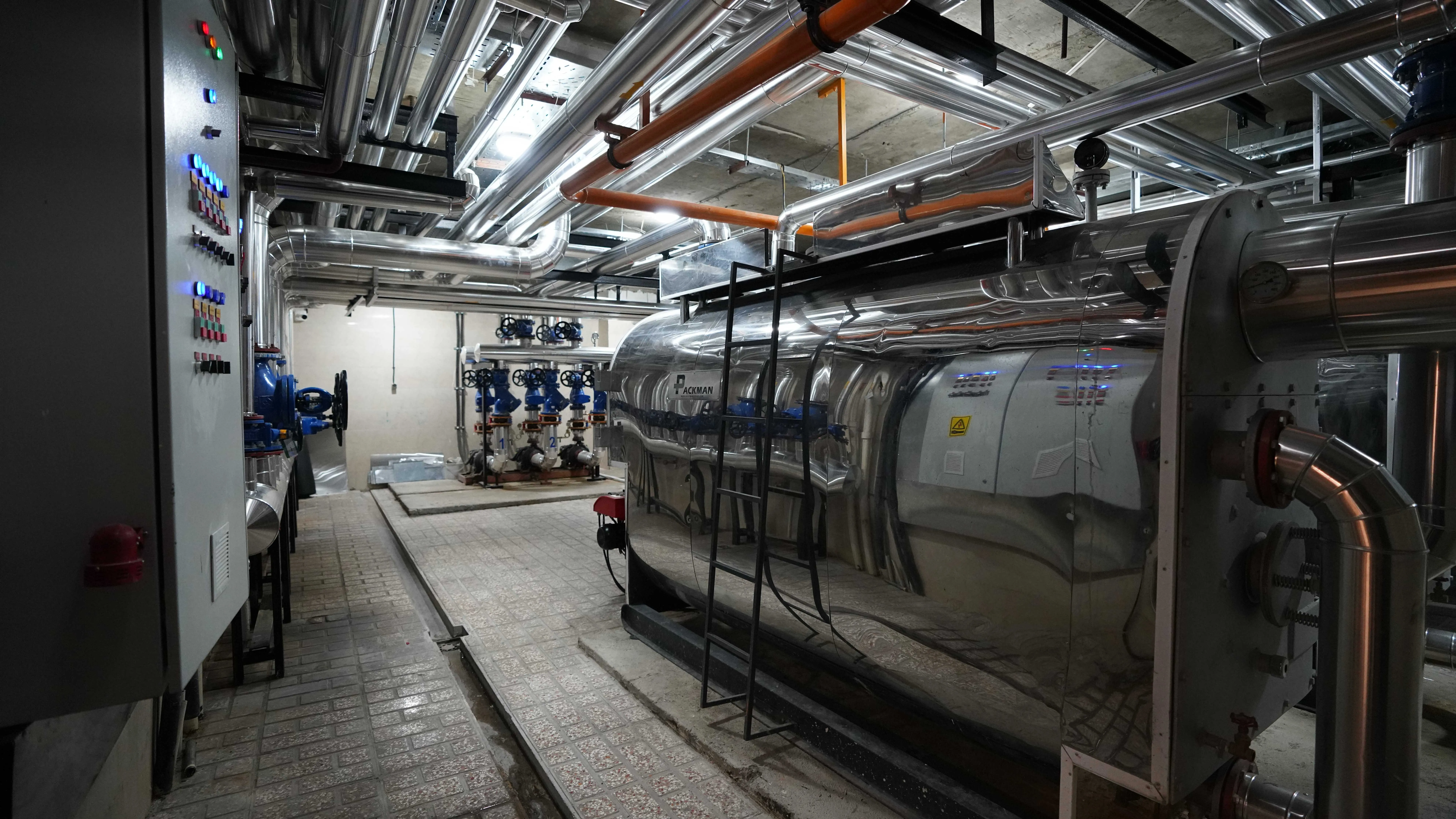 پیش فروش واحد 85 متری همراه با مشاعات ابی استخر سونا جکوزی در غرب تهران