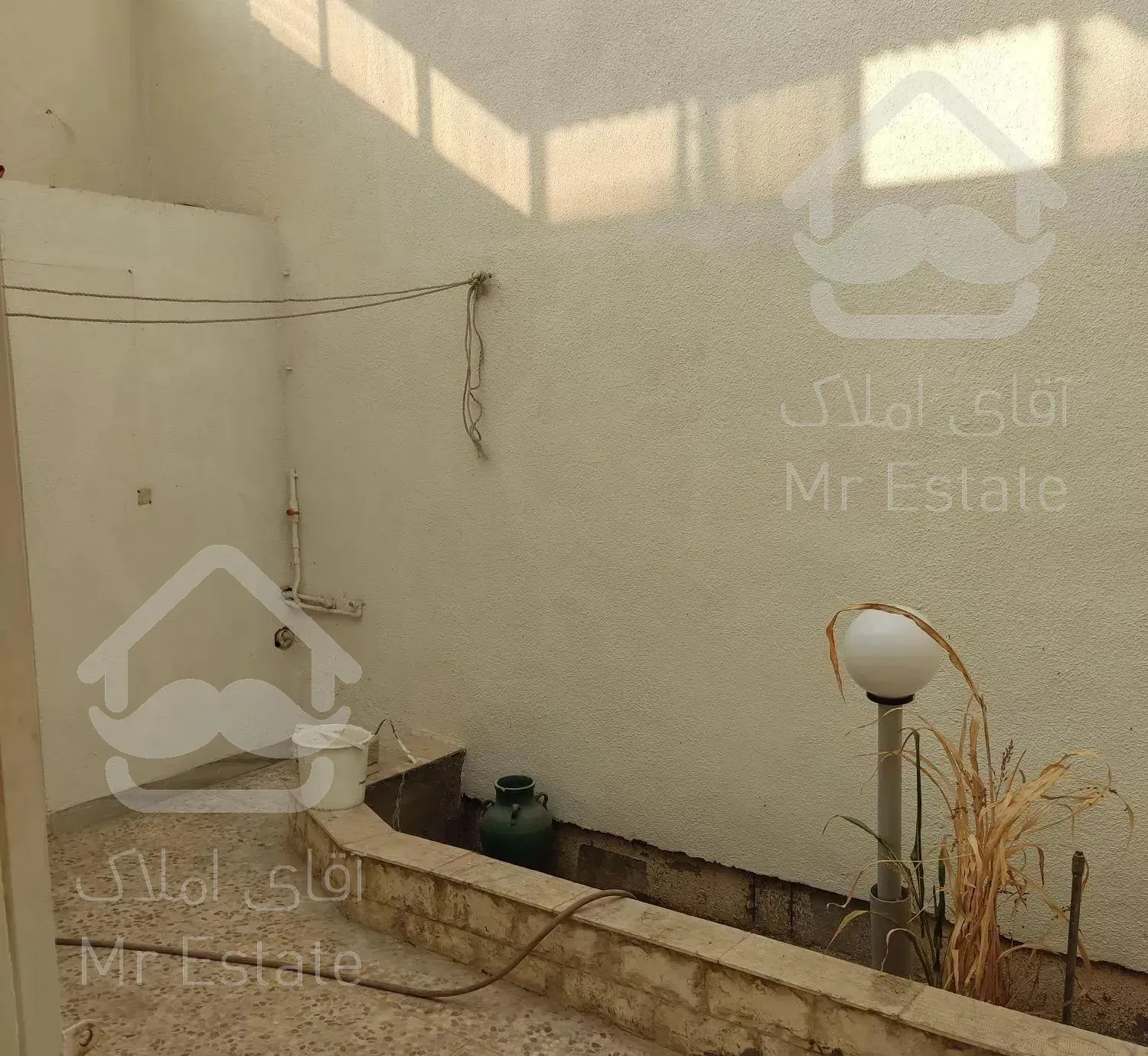 خانه ویلایی ۳۰۰ متر با ۱۴۰ متر بنا