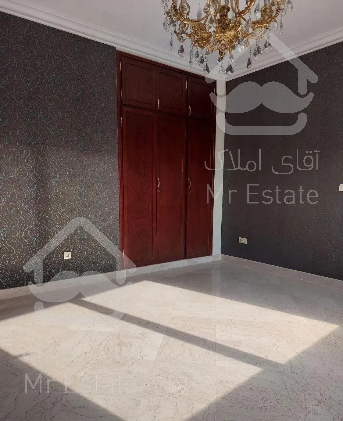 آپارتمان ۲۶۰ متر ۴ خواب تک واحدی استخردار