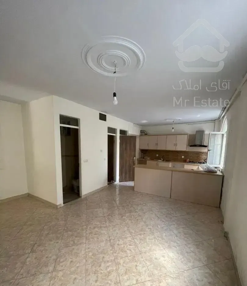 ۶۶ متری خوش نقشه نورگیر فوق العاده واقع در جمهوری