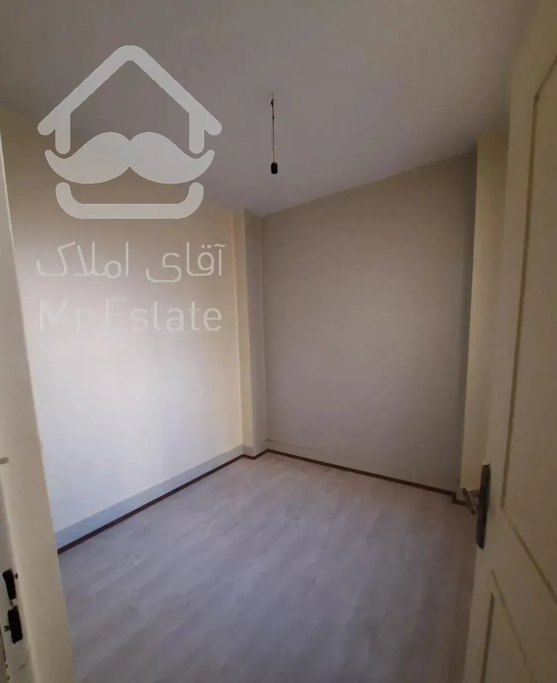 ۵۰متر بسیارشیک با انباری ( جمهوری خیابان گلشن )