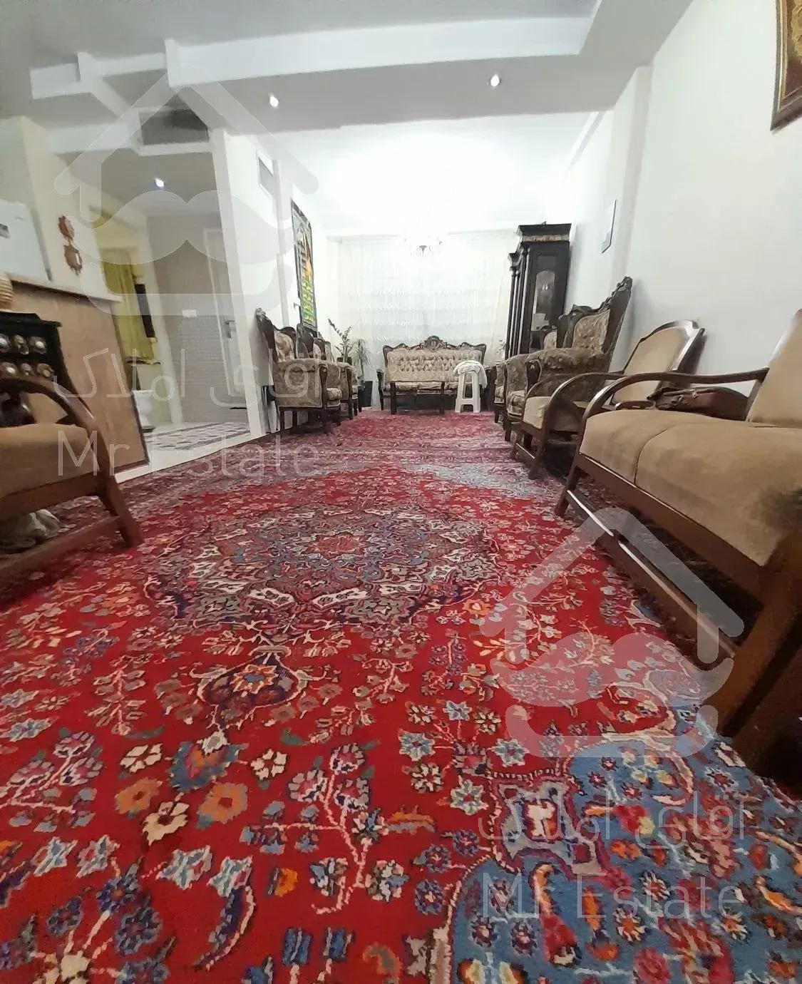 ۷۰ متر آپارتمان / خوش نقشه/ پارکینگ اختصاصی