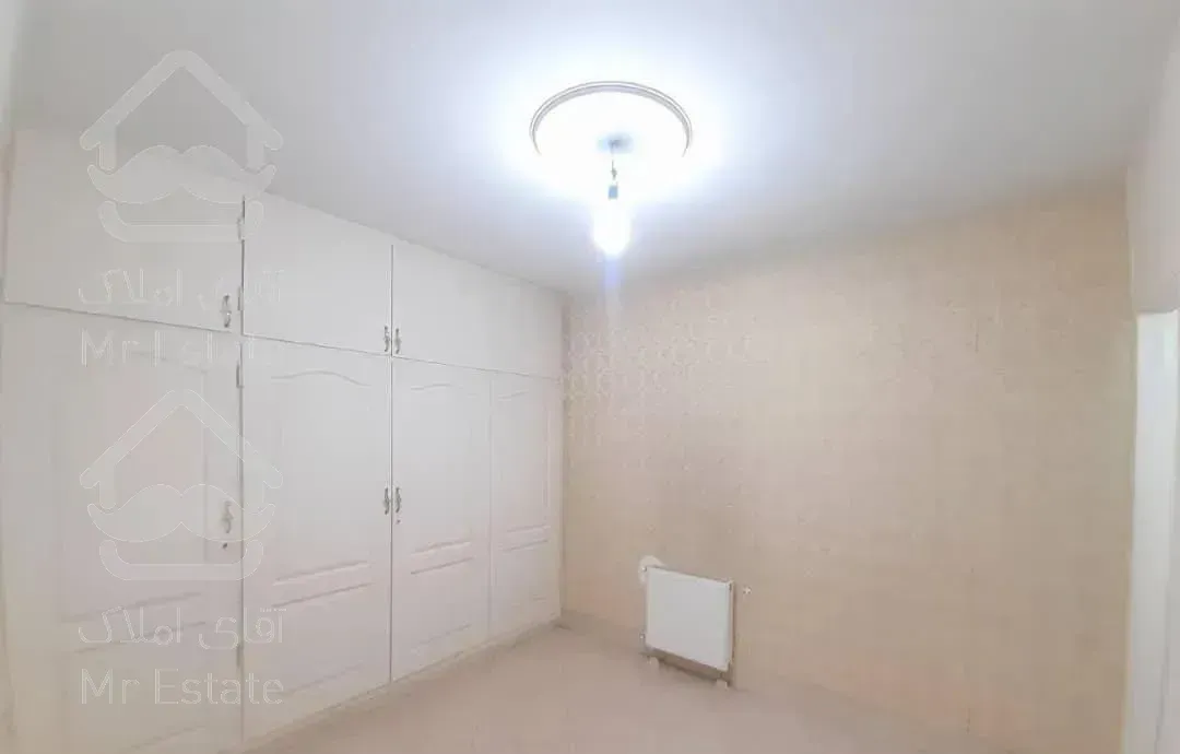 ۹۰متر۲خواب/طبقه اول/۷۰مترحیاط/پارکینگ سندی/۱۱شرقی