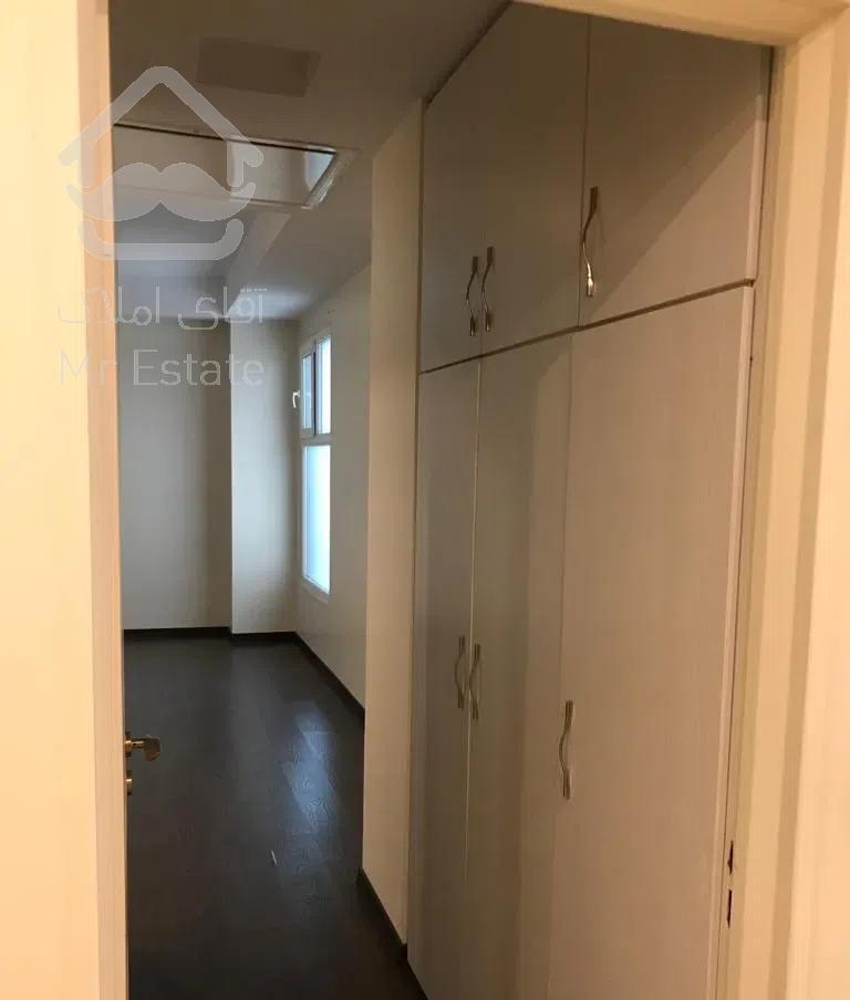 اندرزگو ۲۳۵ متر ۳ خوابه - دو پارکینگ سندی