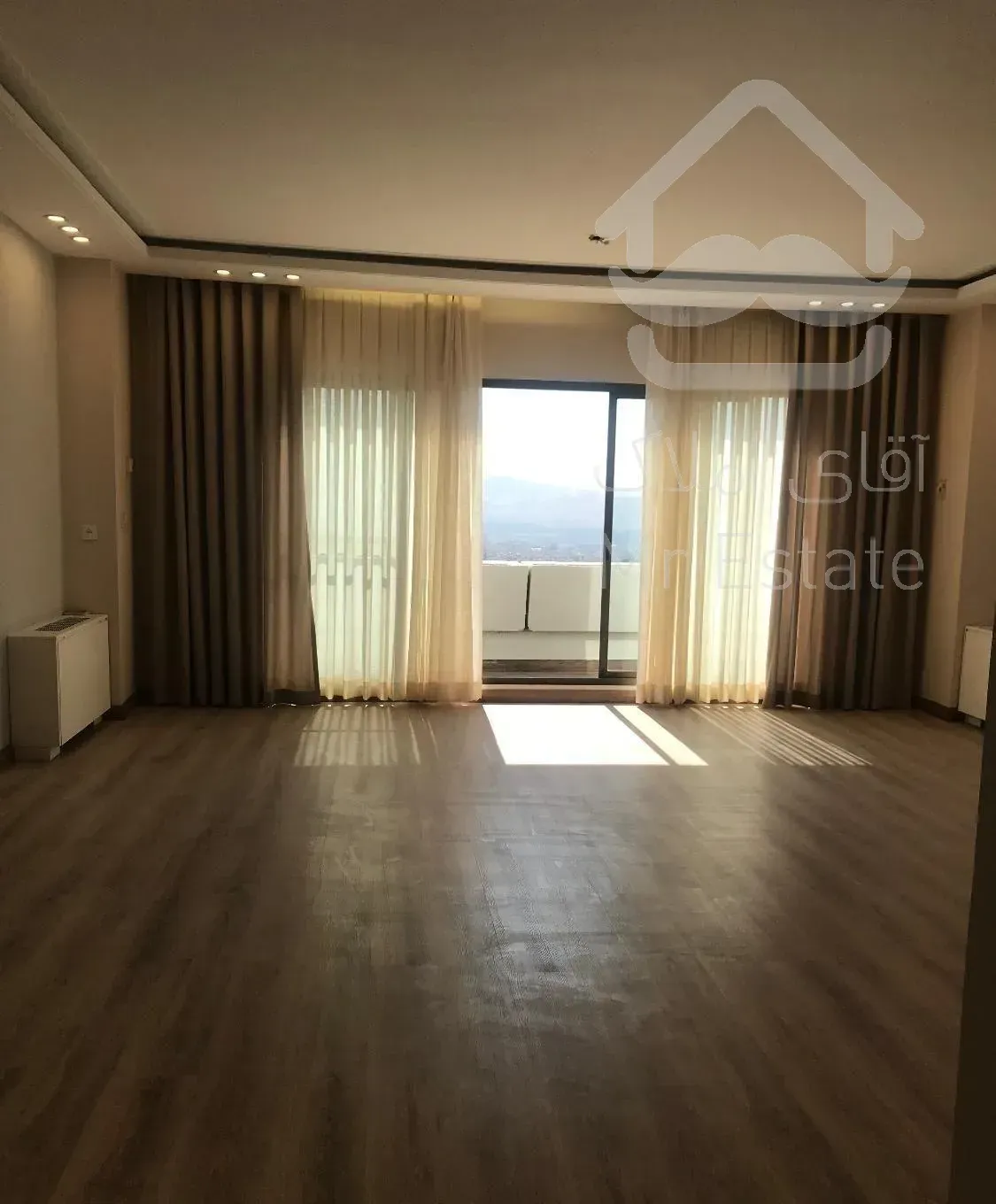 شهرک امید// ۱۳۱ متر // بدون مشرف