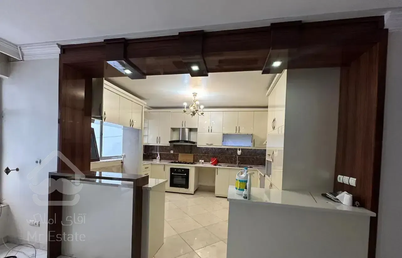 اوایل هنرستان * همکف * ۱۳۵متر با ۵۰متر حیاط