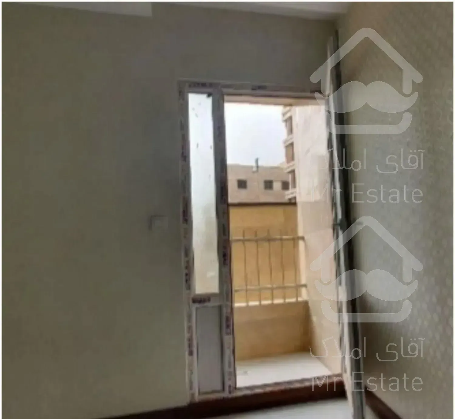 ۹۰ متر/ ۲ خواب / کلیدنخورده / برج