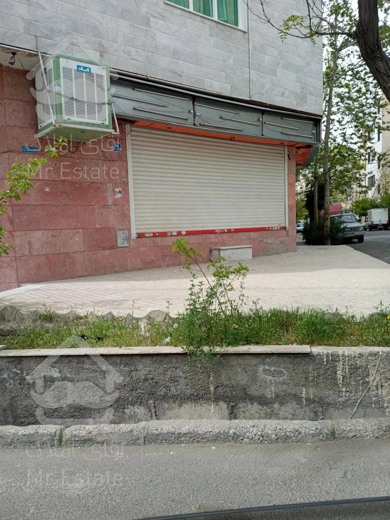 کد ۷۶ فروش ۲۷ متر مغازه بر اصلی