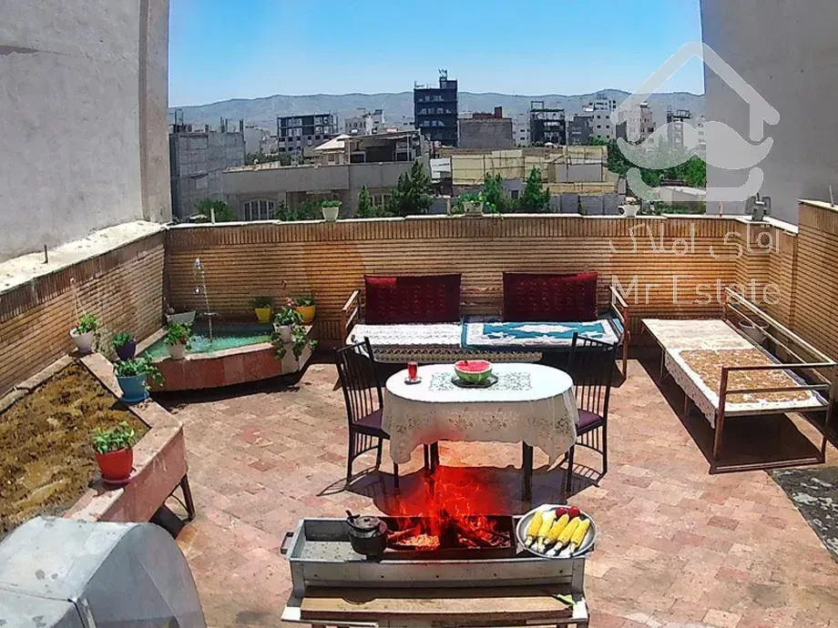 حیاط حوض و سوئیت دربست بی‌‌مشرف با ویلایی‌‌ط2/وکیل آباد